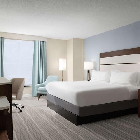 Отель Doubletree By Hilton Norfolk Airport Экстерьер фото