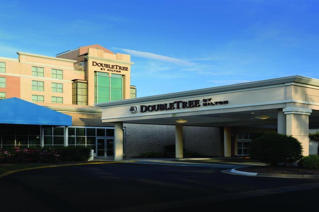 Отель Doubletree By Hilton Norfolk Airport Экстерьер фото