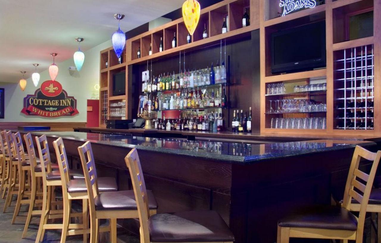 Отель Doubletree By Hilton Norfolk Airport Экстерьер фото