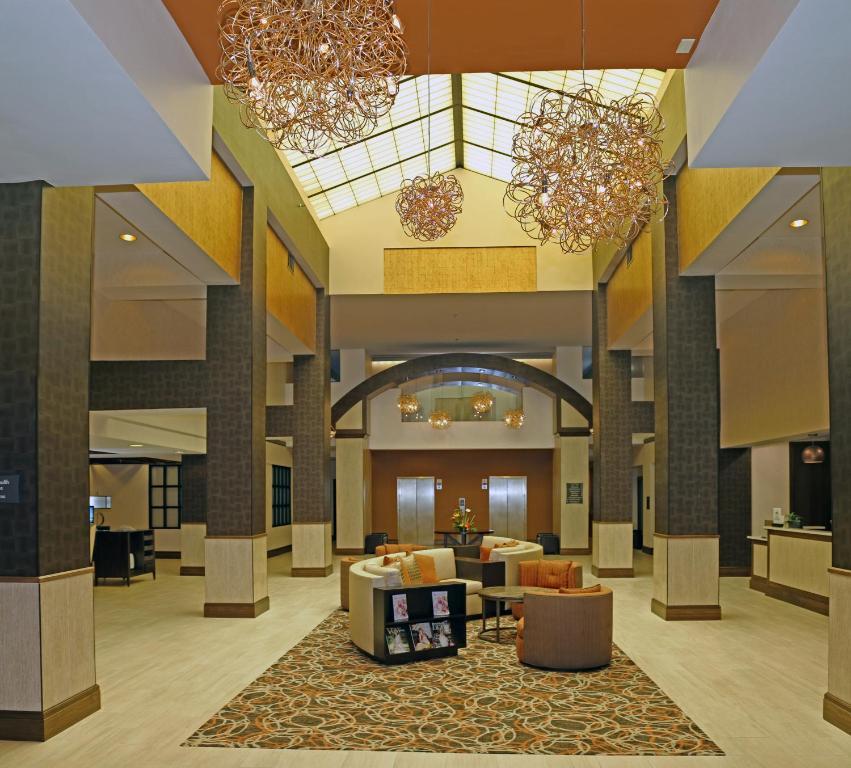 Отель Doubletree By Hilton Norfolk Airport Экстерьер фото