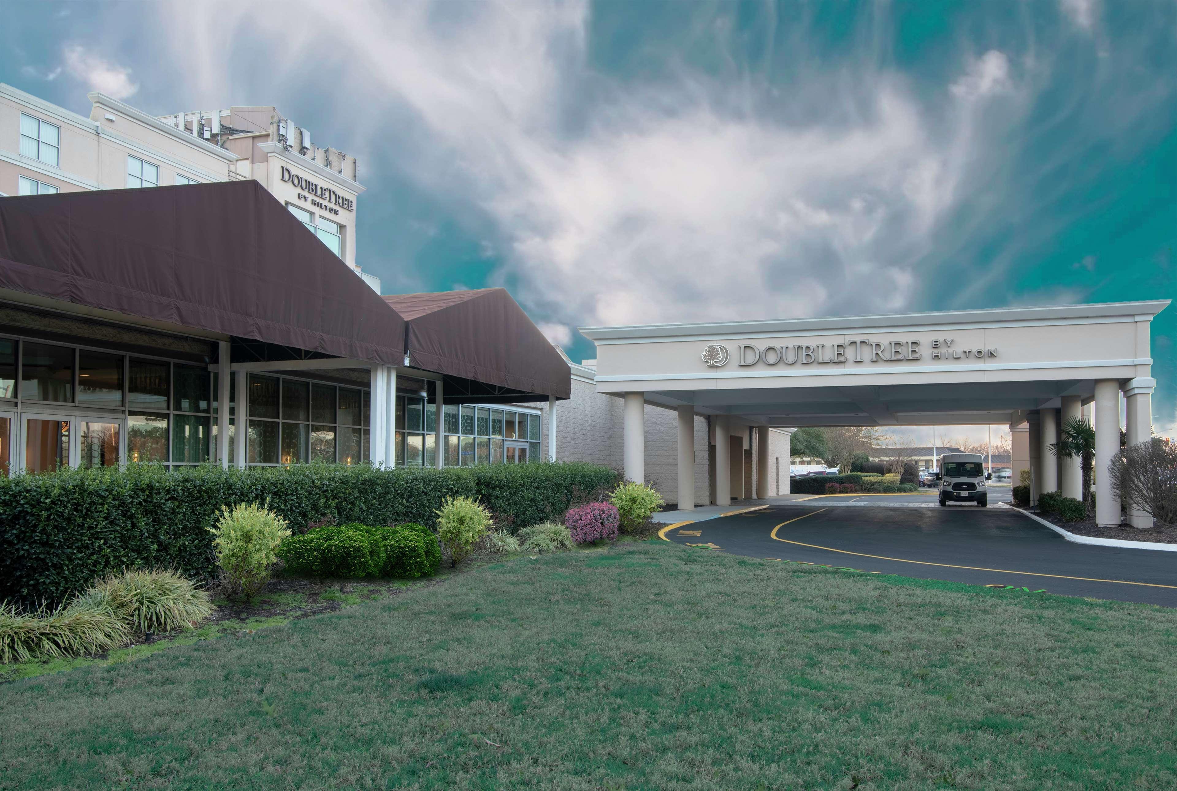 Отель Doubletree By Hilton Norfolk Airport Экстерьер фото