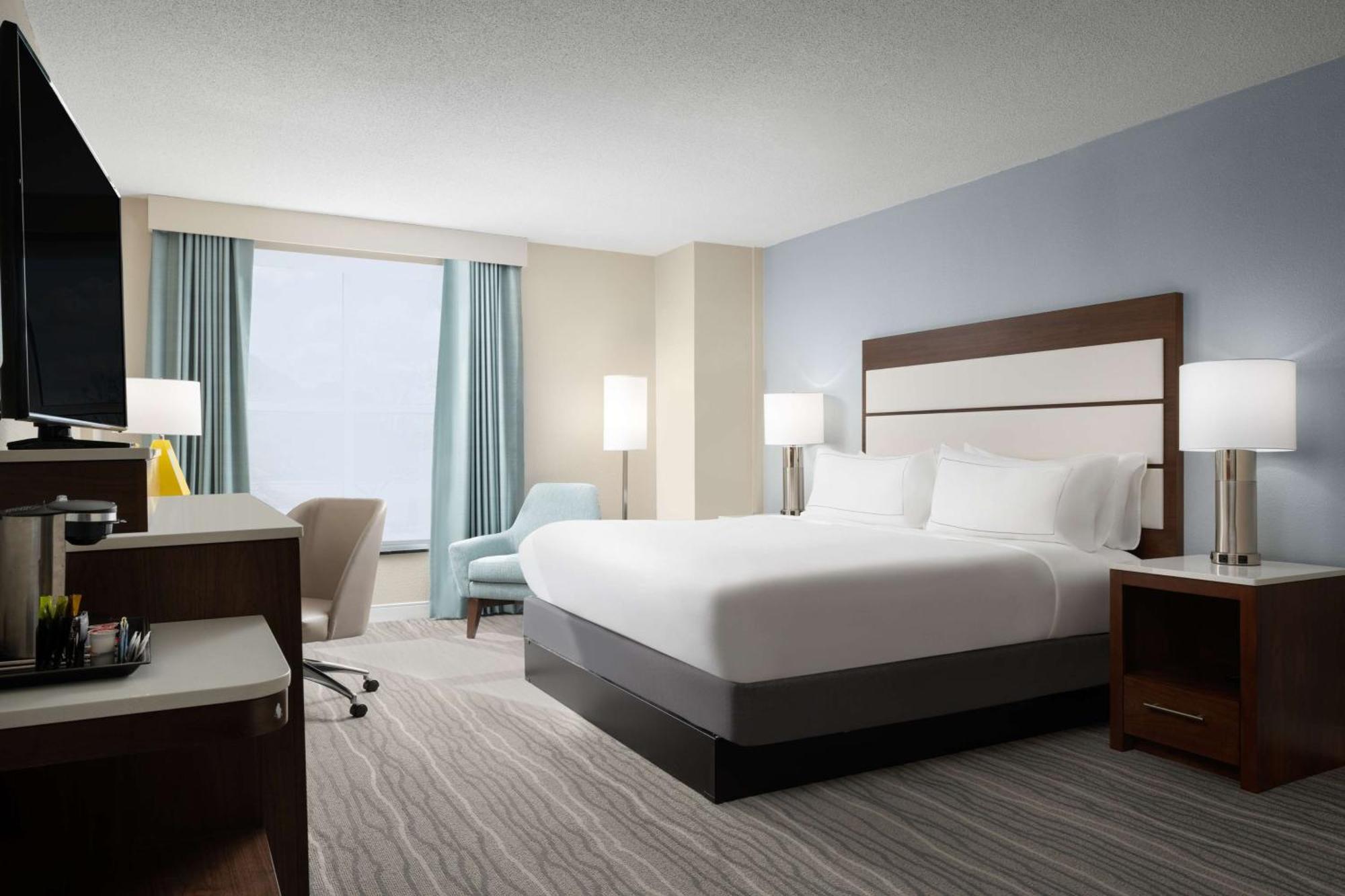 Отель Doubletree By Hilton Norfolk Airport Экстерьер фото
