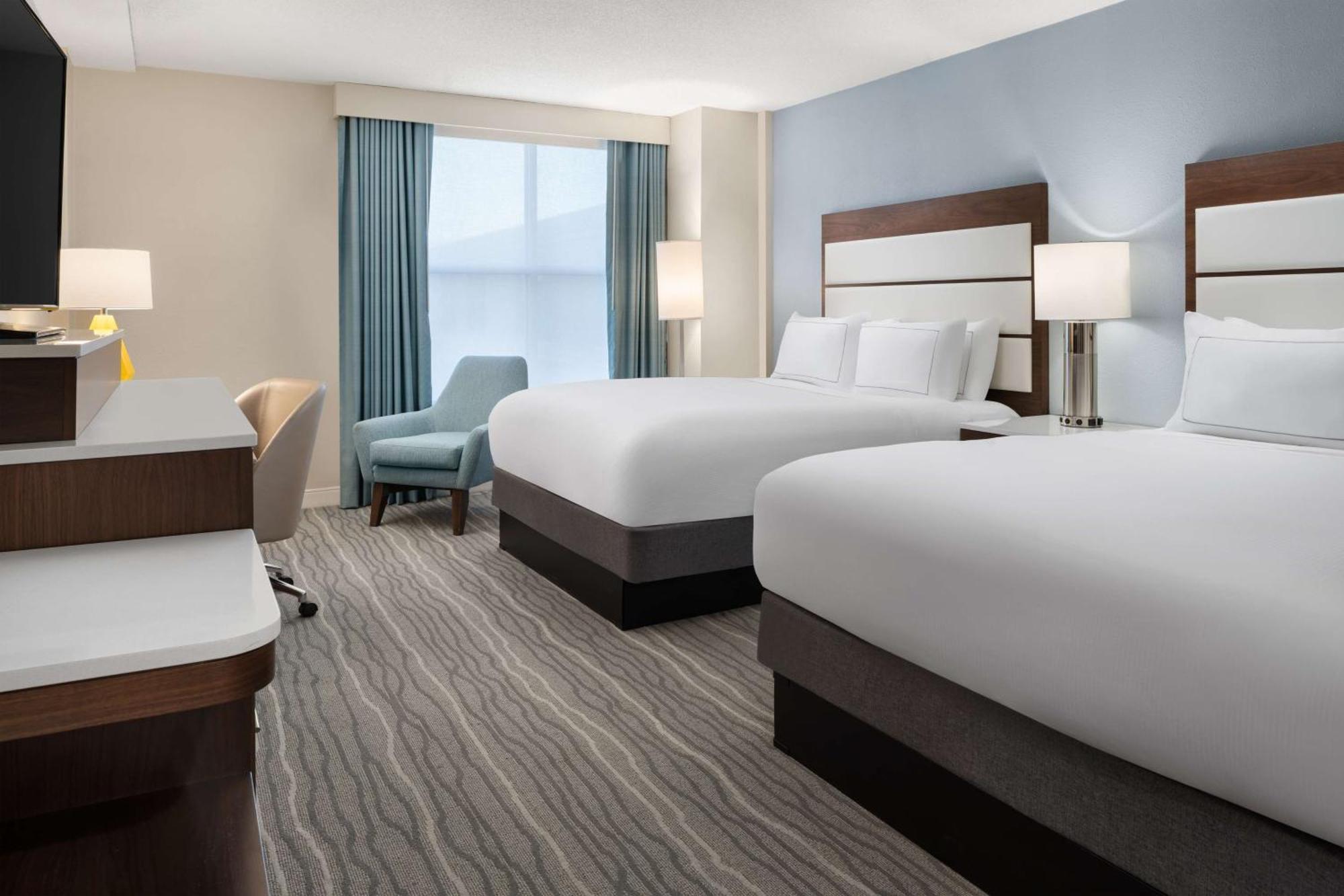 Отель Doubletree By Hilton Norfolk Airport Экстерьер фото