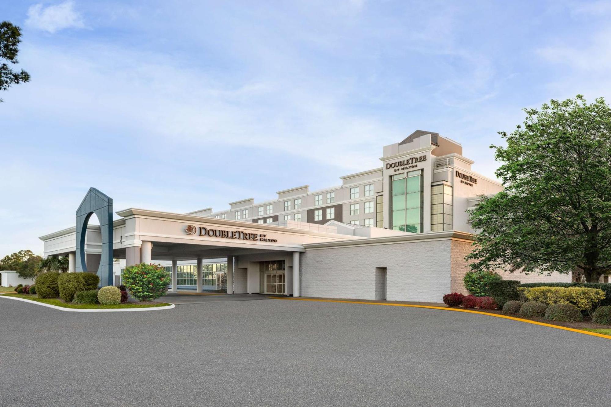 Отель Doubletree By Hilton Norfolk Airport Экстерьер фото