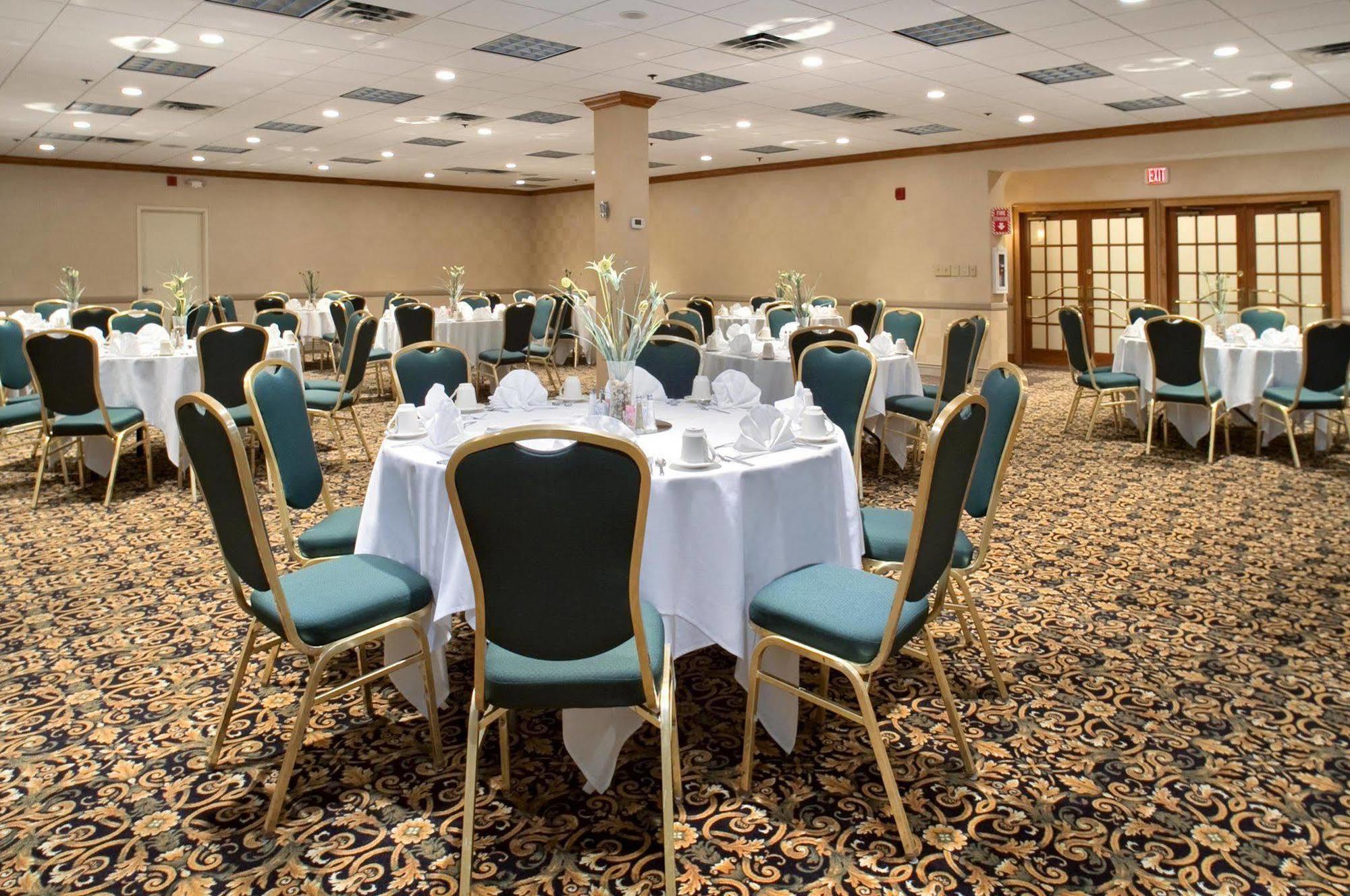 Отель Doubletree By Hilton Norfolk Airport Ресторан фото